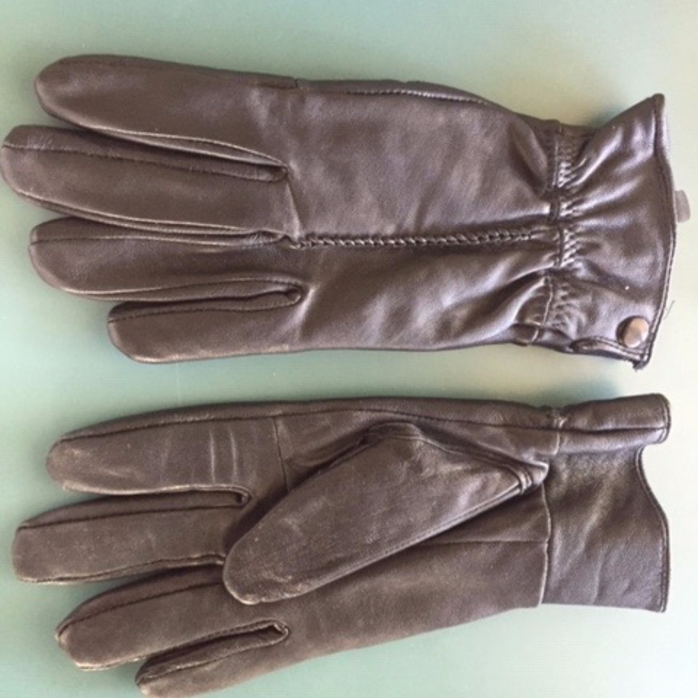 Black leather winter gloves